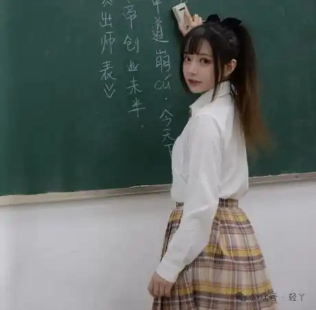 95后老师穿jk制服上课引热议