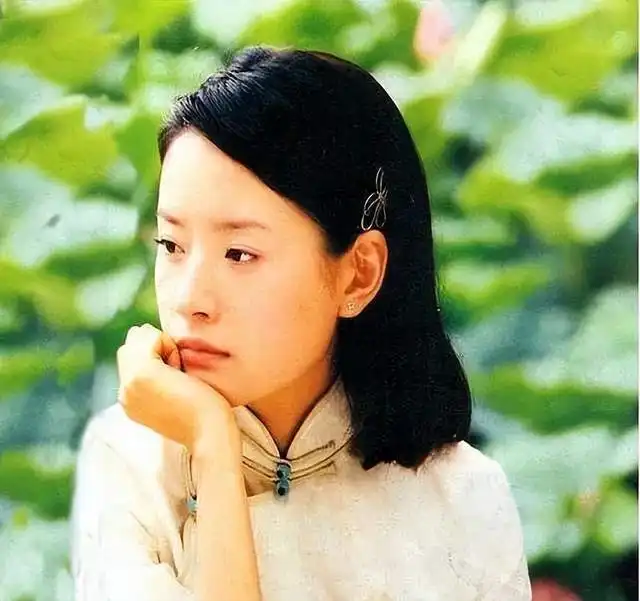 同一张脸,演金粉世家21年后,演与凤行,被她的破碎感哭戏搞破防