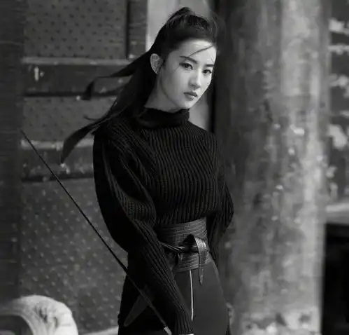 31岁刘亦菲红唇墨镜寻美食好接地气束发挥剑飒爽造型仙女变侠女