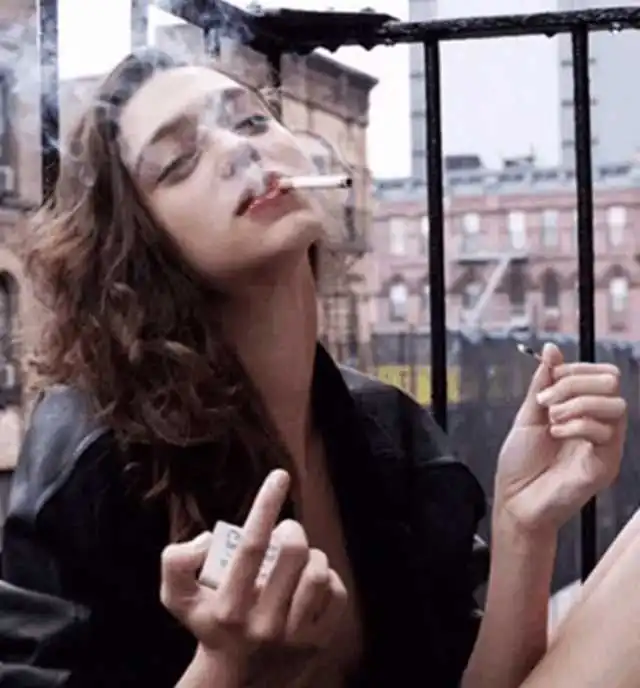 欧美头像女背着包家长