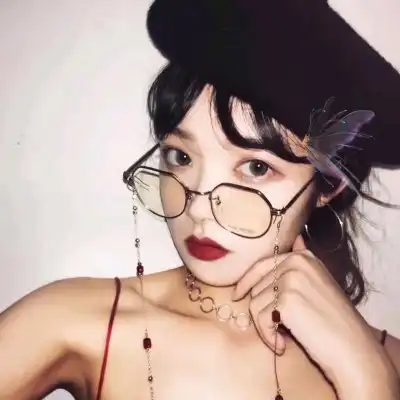 酷酷的女生真人头像