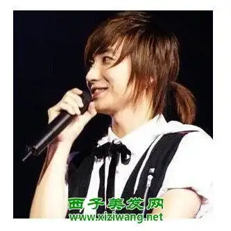 这种马尾巴怎么扎感觉不像把头发全部扎起来的