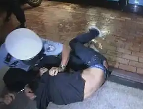 又是坑爹货河南三男子殴打陌生女孩并袭警叫嚣我家里有背景