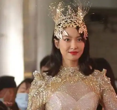 金鹰女神宋茜出场方式衣服太丑被疯狂吐槽