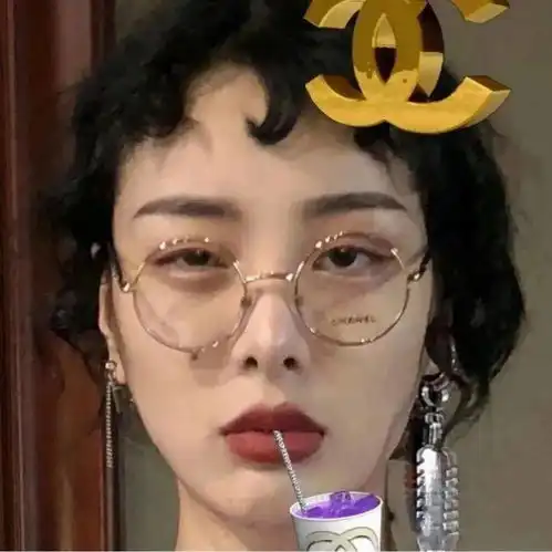 女生头像霸气抽烟喝酒奇