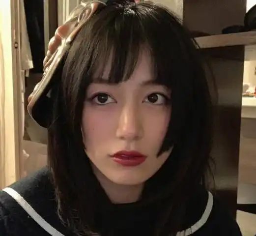 都说李诞配不上黑尾酱,但她笑起来,发现了一个致命缺点