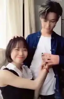抖音上又一对情侣火了,看了女生的长相之后,网友男生口味有点重
