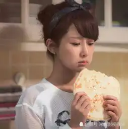杨紫瘦脸时做的两个习惯,脸大的女生坚持半个月,也能变成瓜子脸