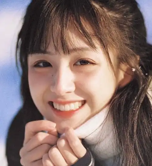 女网红拍杨超越同款写真,动态和精修差距大,被吐槽心思太多