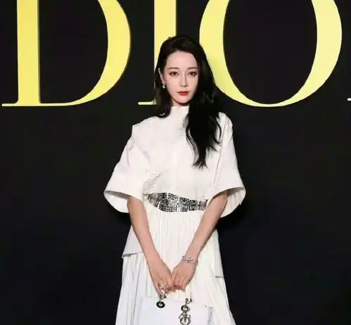 一场巴黎时装周,让我看清了内娱的审美降级
