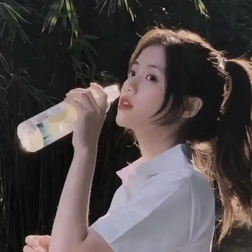 ins风女生头像他们不理你了你就跟我说我也不理你