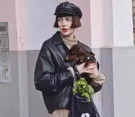 短发女生秋天怎么戴帽子发尾做点小改变,造型娇俏又时髦