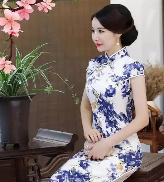 雍容华贵是你,优雅迷人是你,穿旗袍的女子让人更加难忘