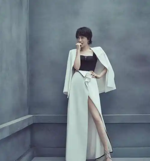 43岁海清惊现少女颜,白色雪纺裙搭配金属流苏,精致优雅仙气飘飘