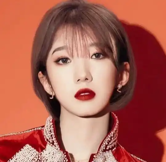 火箭少女短发造型,杨超越二次元,孟美岐不酷了,傅菁气场太强