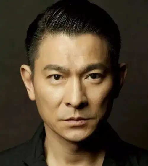 刘德华当众向这群人下跪,却感动全中国