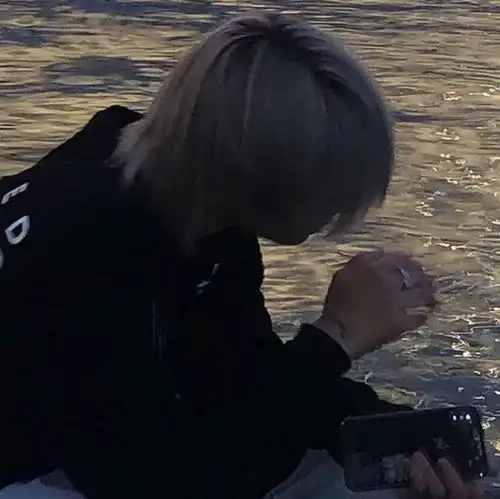 女生头像阳光干净正面男