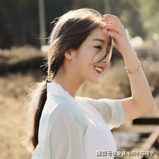 告别肩颈酸痛头前引,提升仪态和气质,在家仅需三步就可以搞定