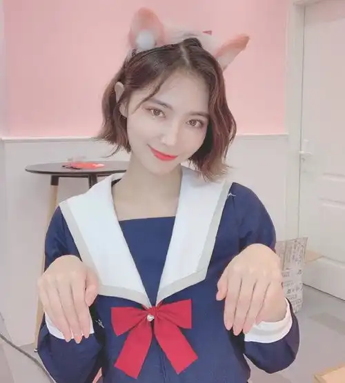 jk制服女生头像锁骨星座
