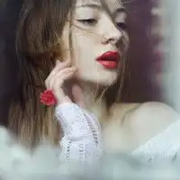 阳光唯美欧美女孩意境头像我从来不怀疑我的美