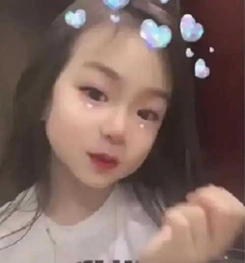 人间波妞6岁了晒女儿生日视频,学女儿唱歌,戚薇被说蹭娃流量