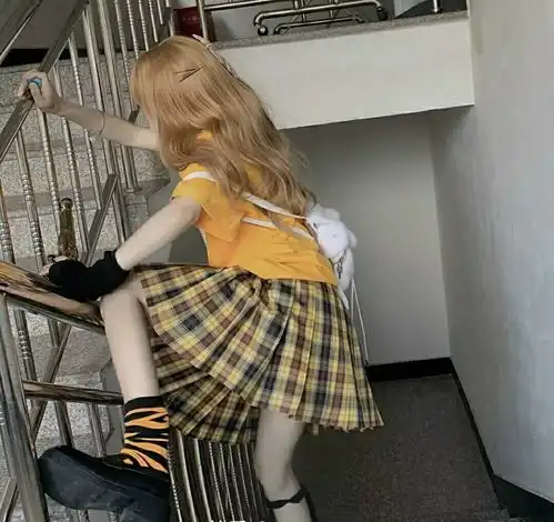 搞笑头像女生简单干净校服