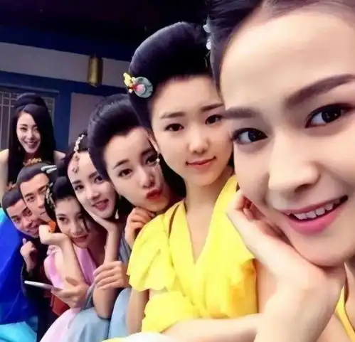 我在横店当3年群演,发现吻戏床戏都是真的,裸替一天挣3000元