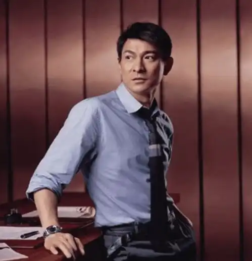 他本该成为四大天王,却被郭富城挤下台,50岁时成为至尊