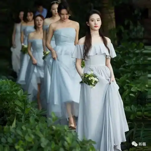 刘亦菲为大学闺蜜做伴娘,太过仙气让人竟忽视了新娘
