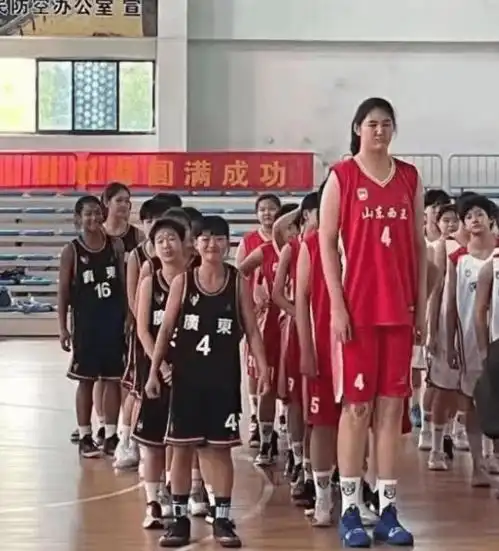 对手怎么打山东14岁女孩身高2米26追平姚明