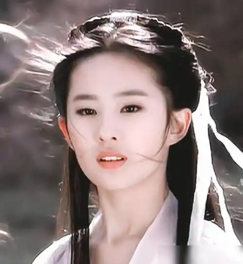 原来小龙女第一人选不是刘亦菲,看了当时定妆照,得亏她没演