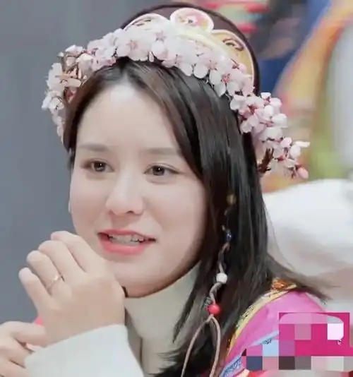 女生头像干净真人高冷秦