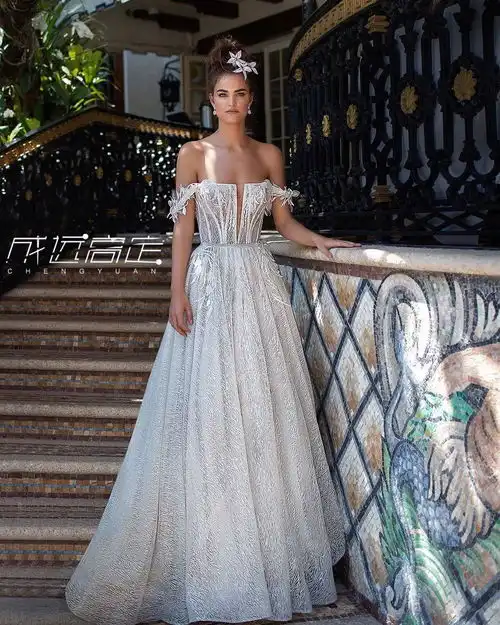 女孩的第一次只能给女孩这家美炸天的婚纱店,给全城女孩免费拍闺蜜照