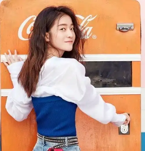 就是喜欢张雪迎任性不羁的穿搭,坏女孩也能美翻天