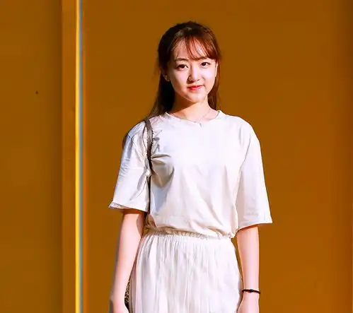街拍美女优雅甜美的淑女风穿搭,让小姐姐不仅有魅力而且迷人