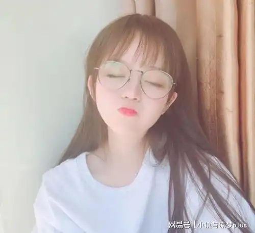 照片头像女生可爱清晰可