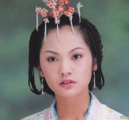 天生美女,可穿古装超难看的女星,最后一位不敢想象