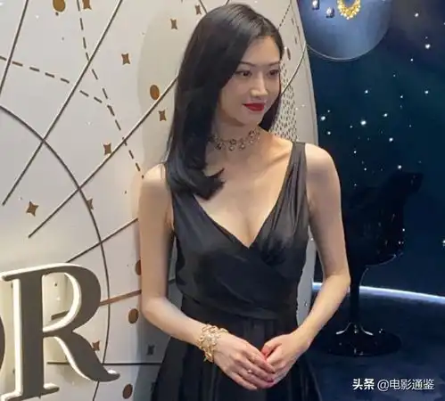 为啥说景甜真人不上镜落地商场搞活动,路人都停下了脚步