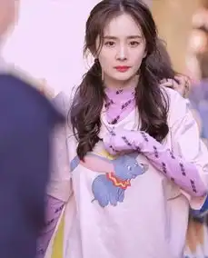 杨幂的一件随意的搭配,却抢了镜头