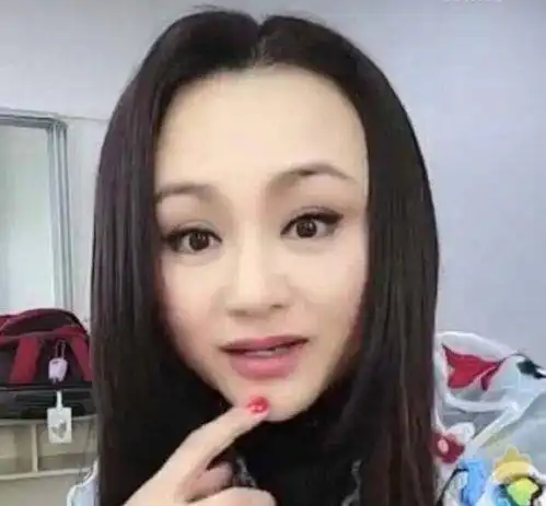 有一种整容叫曹颖隐退,曾是央视最美女主持,现在46岁已面目全非