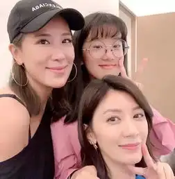 萧敬腾带绯闻女友给贾静雯庆生,梧桐妹难得露面陪妈妈迎接45岁