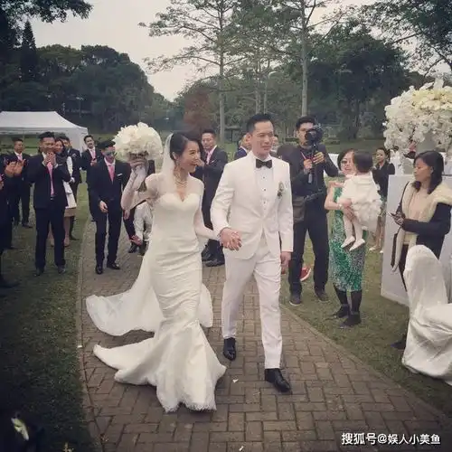 胡杏儿从最丑港姐逆风翻盘,她给所有女人提了个醒儿