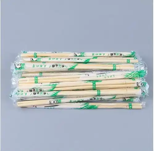 高校女生称买2份饭拿6双筷子,被食堂员工指责偷窃,称不还就报警