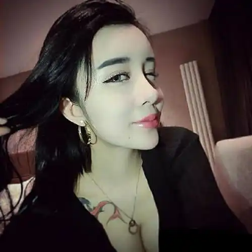 15岁女孩整成蛇精脸自称月零花钱50万