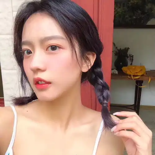 不像网图的女生真人头像