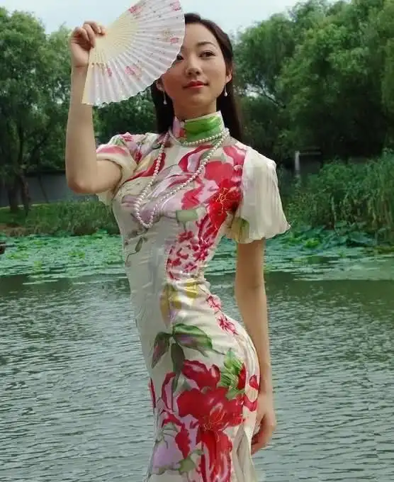 迪丽热巴的蝴蝶臀很美,但和韩雪的葫芦臀还是没法比