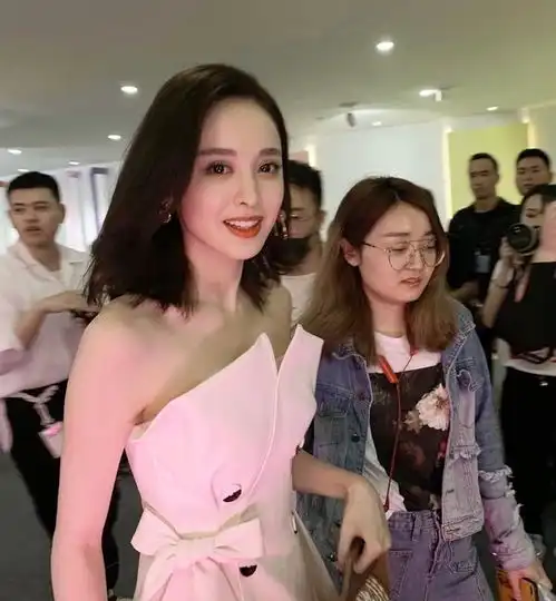 好气质太重要古力娜扎百元裙子穿出大牌感,小品牌也这么时尚