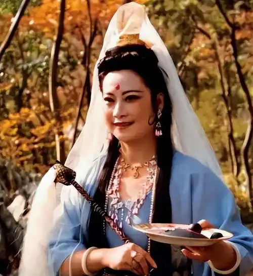 事实证明,80岁的观音菩萨左大玢,已经走上了一条康庄大道