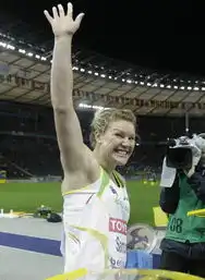 柏林竞速22日美眉挥洒激情巾帼英雄驰骋赛场