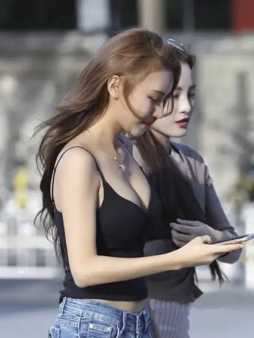 街拍美女自然带风